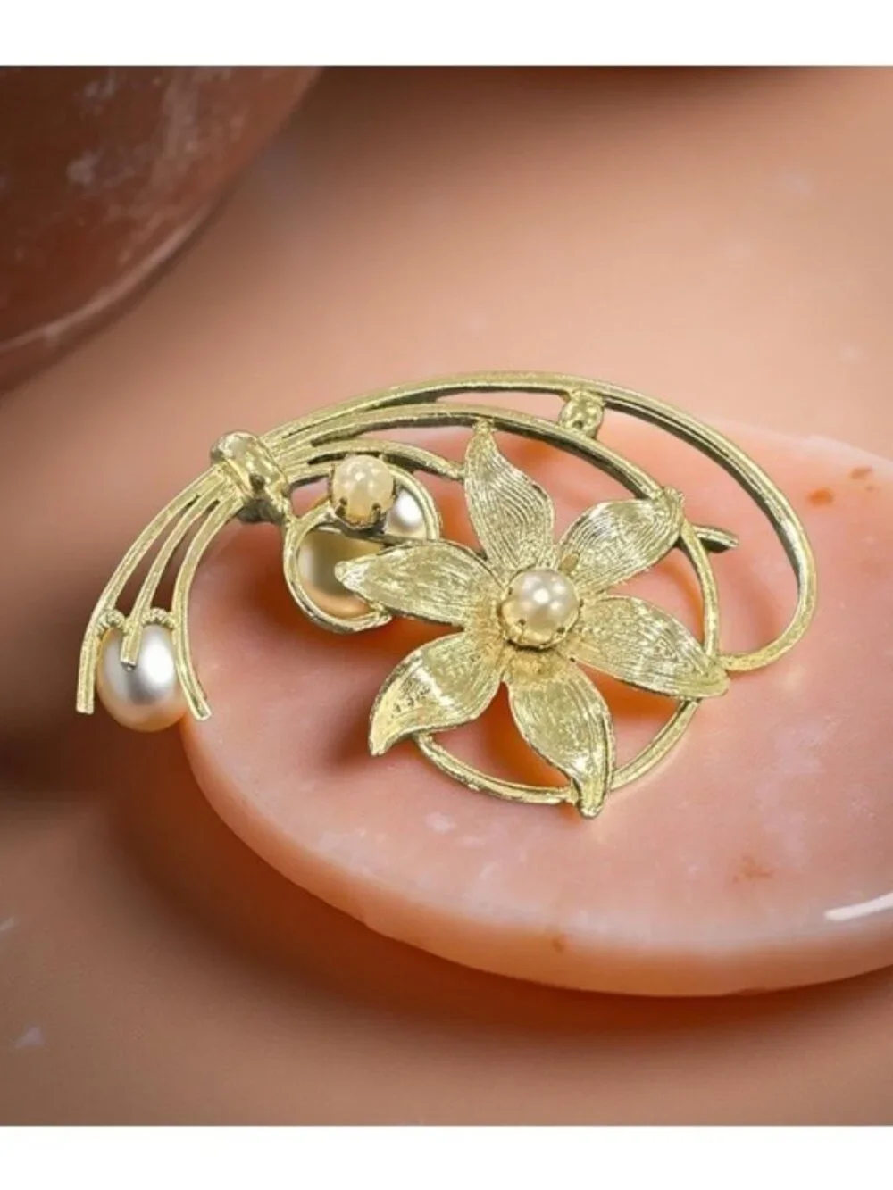 Vintage Brooch Flower Scroll Shaped Gold Tone Faux Pearl Center Womens Jewelry
